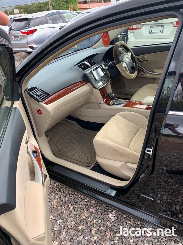 Toyota Premio 2,0L 2014-5