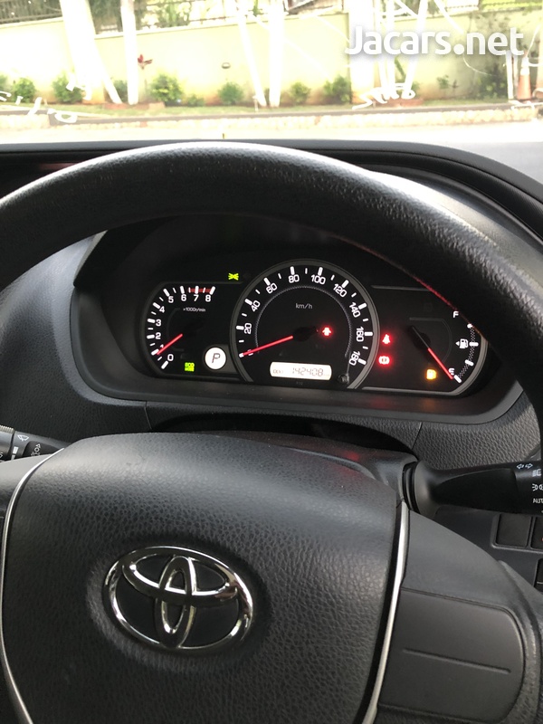 Toyota Noah 2,0L 2014-10