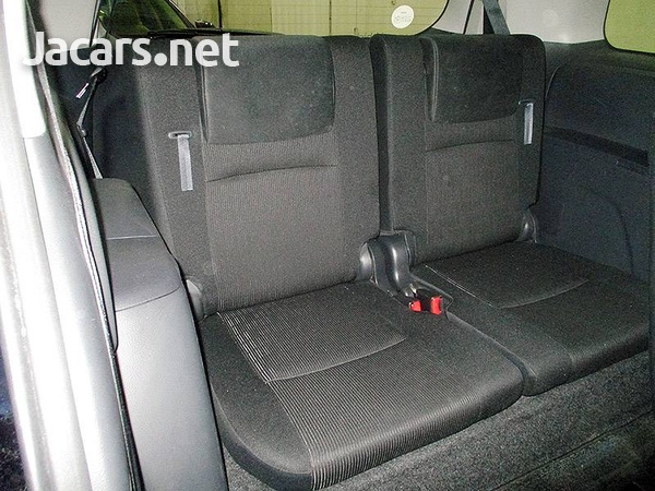 Toyota Isis 1,9L 2013-8