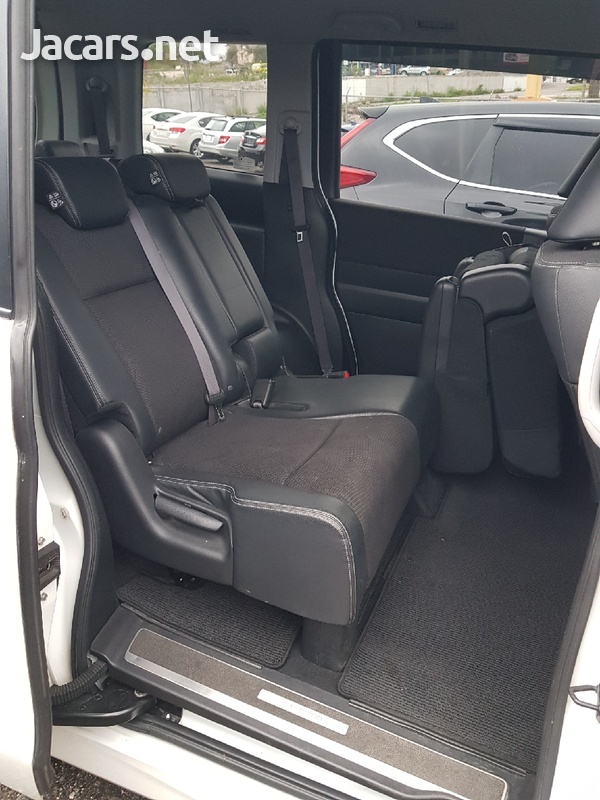 Honda Stepwgn Spada 2,0L 2013-7