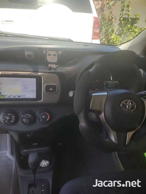 Toyota Vitz 1,5L 2015-4