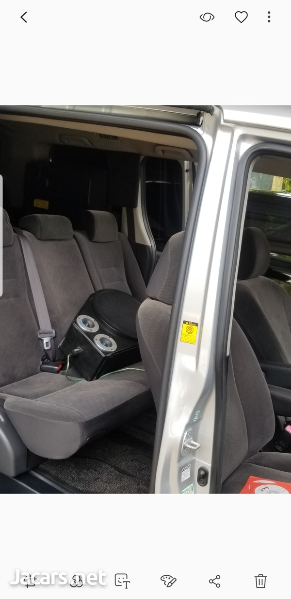Toyota Noah 2,0L 2011-10