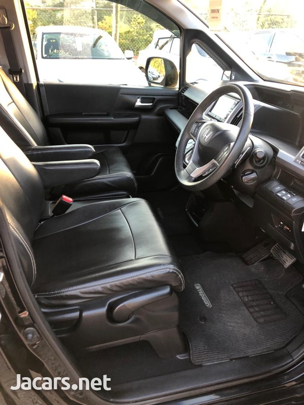 Honda Stepwgn Spada 2,0L 2013-10