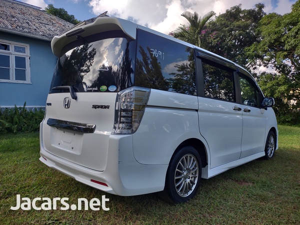 Honda Stepwgn Spada 2,0L 2014-4