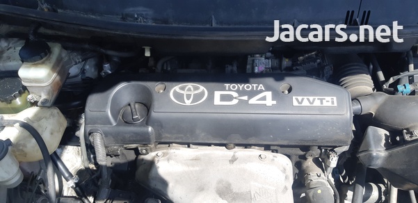 Toyota Isis 2,0L 2009-3