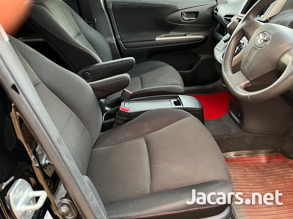 Toyota Wish 1,8L 2012-6