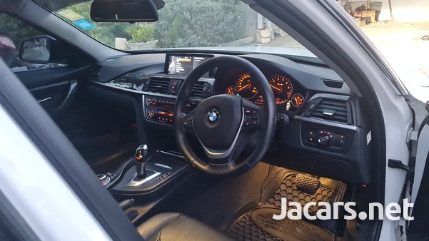 BMW 3-Series 1,9L 2013-3