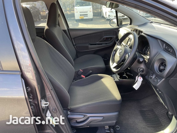 Toyota Vitz 1,0L 2019-7