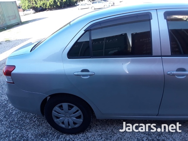 Toyota Belta 1,3L 2012-7