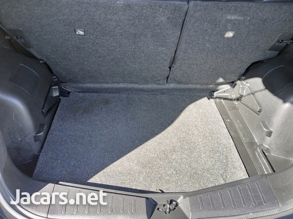 Nissan Versa 1,3L 2013-8