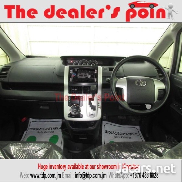 Toyota Noah 2,0L 2012-3