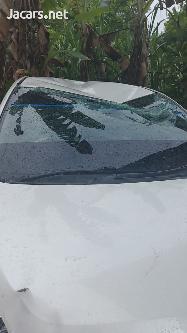 Toyota Isis 2,0L 2010-1