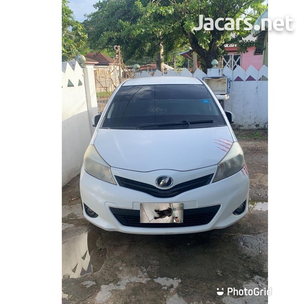 Toyota Vitz 1,3L 2012-1