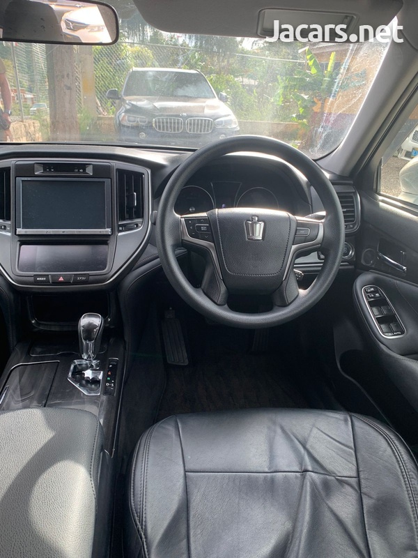Toyota Crown 2,5L 2013-8