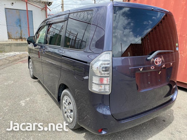 Toyota Voxy 2,0L 2013-3