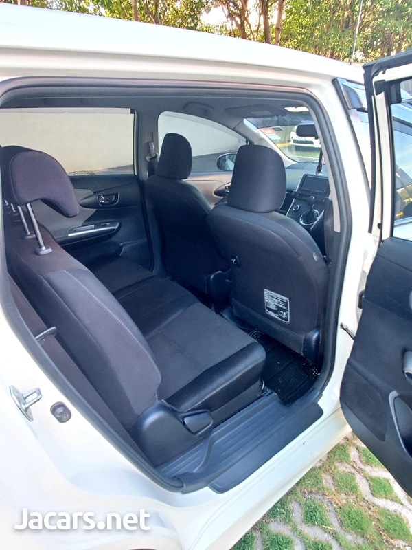 Toyota Wish 1,8L 2011-5