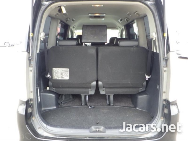 Toyota Voxy 2,0L 2013-11