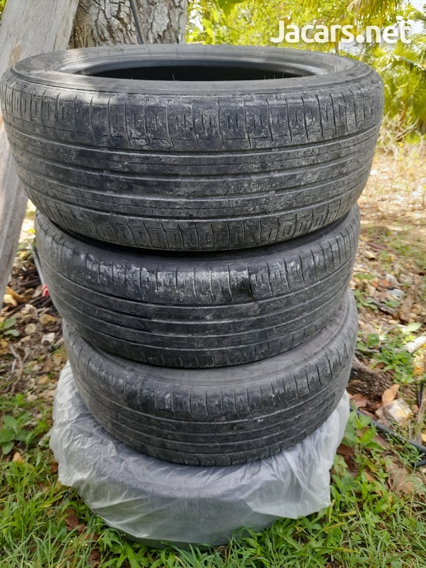 215/55/17 Dunlop used tyres F.S-4