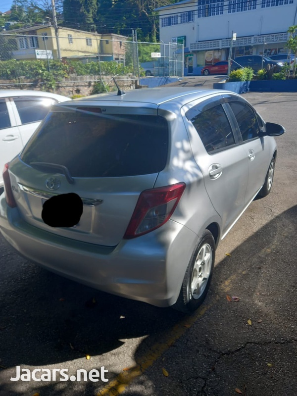 Toyota Vitz 1,3L 2013-8