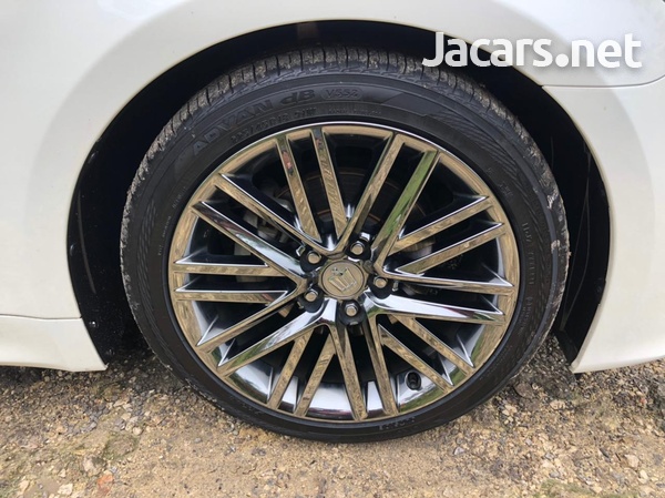 Toyota Crown 2,5L 2015-7