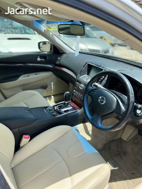 Nissan Skyline 2,5L 2013-10