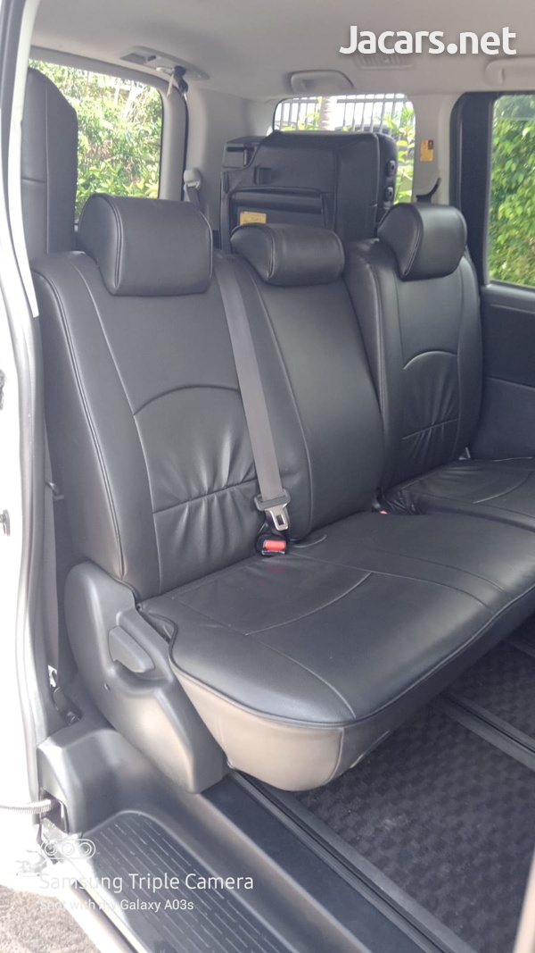 Toyota Noah 2,0L 2013-11