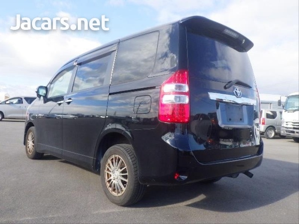 Toyota Noah 2,0L 2013-8