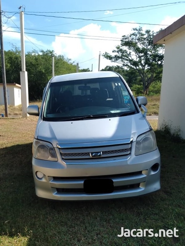 Toyota Noah 1,9L 2007-3
