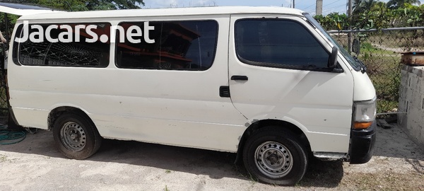 2000 Toyota Hiace-8