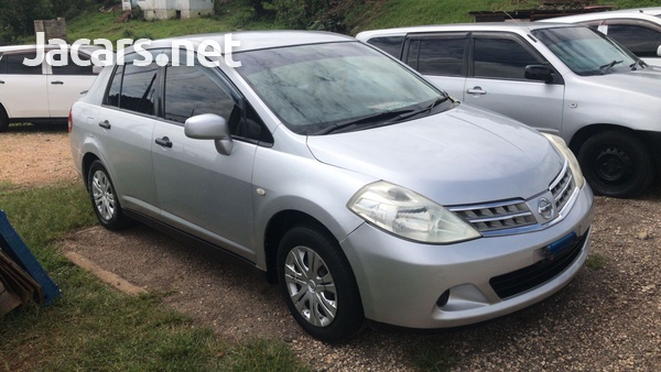 Nissan Tiida 1,8L 2010-5