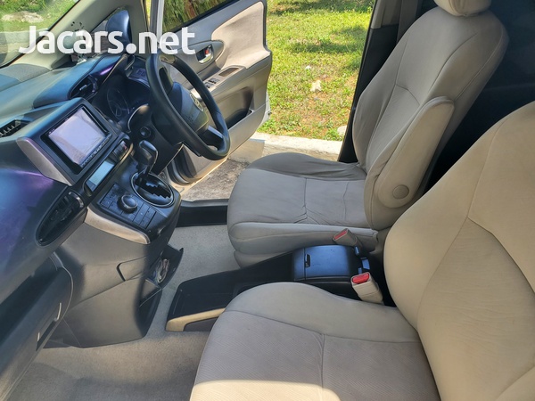 Toyota Wish 2,0L 2011-3