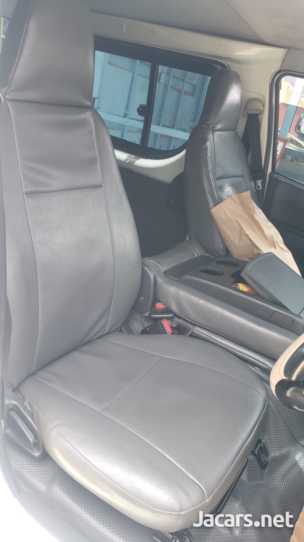 Toyota Hiace 2,5L 2012-8