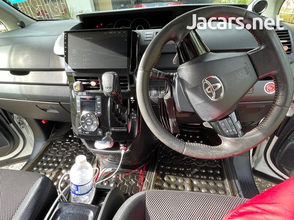 Toyota Noah 1,9L 2013-7
