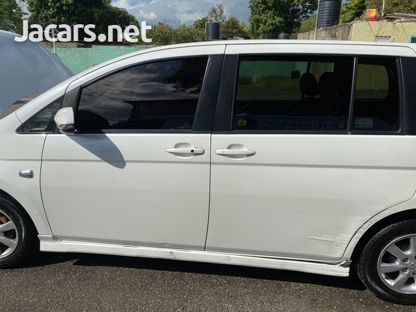Toyota Isis 1,9L 2014-3