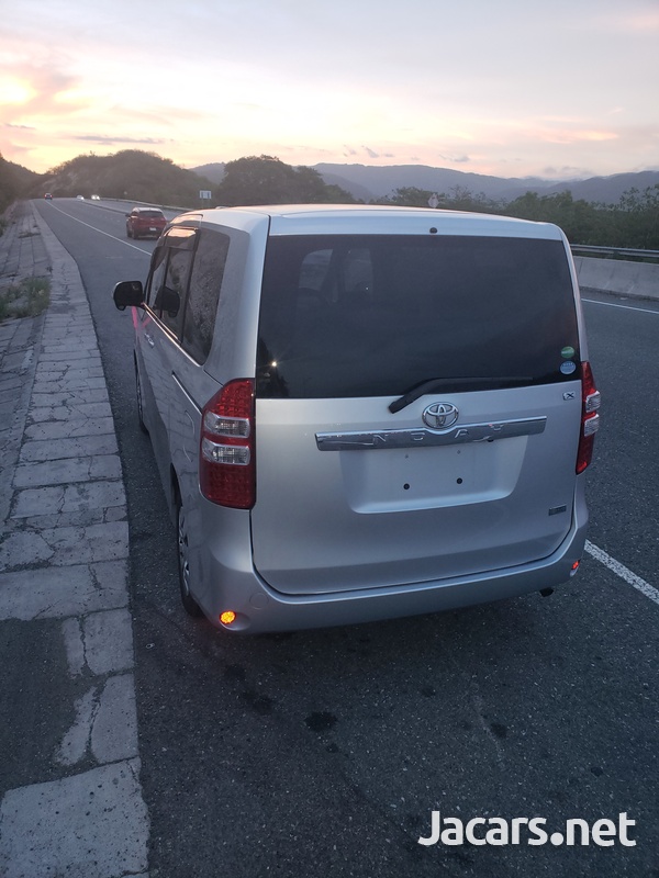 2013 Toyota Noah-3