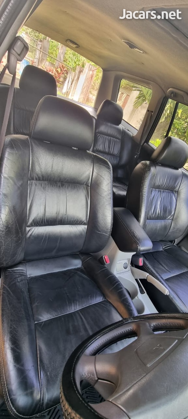 Mitsubishi Montero 3,0L 2005-4