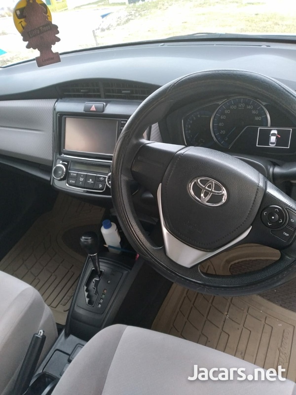 Toyota Axio 1,5L 2015-5