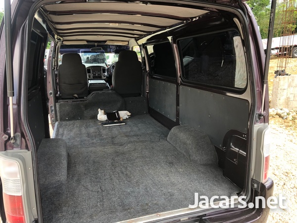 Nissan Caravan 2,0L 2012-5