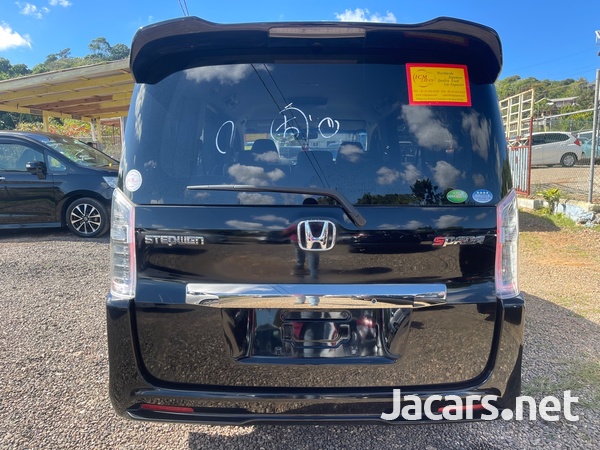 Honda Stepwgn Spada 2,0L 2013-9