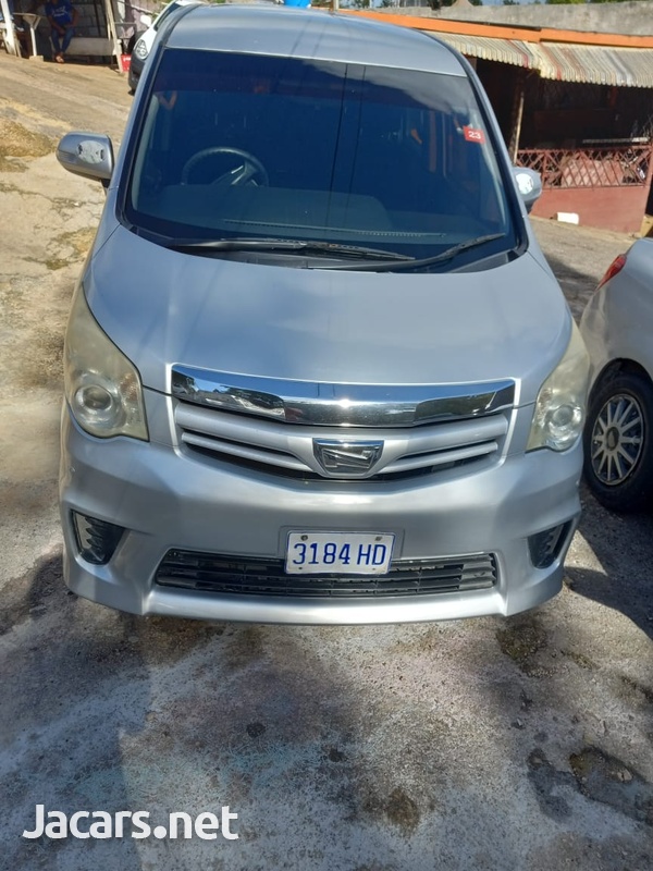 Toyota Noah 2,0L 2010-1