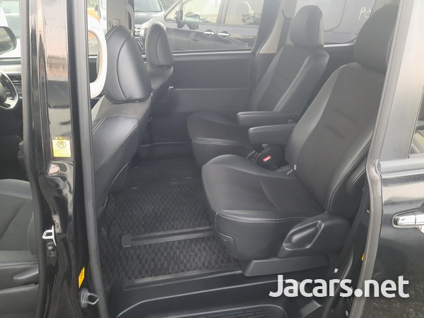 Toyota Voxy 2,0L 2013-13