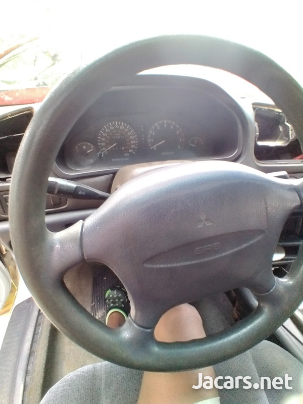 Mitsubishi Lancer 1,3L 1995-3
