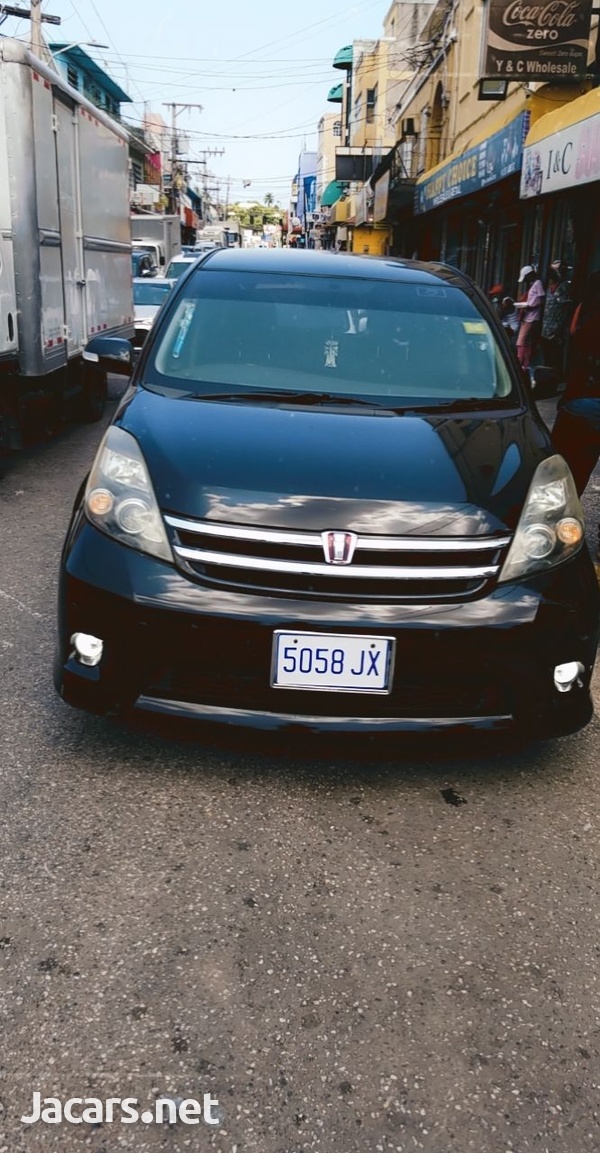 Toyota Isis 2,0L 2011-1