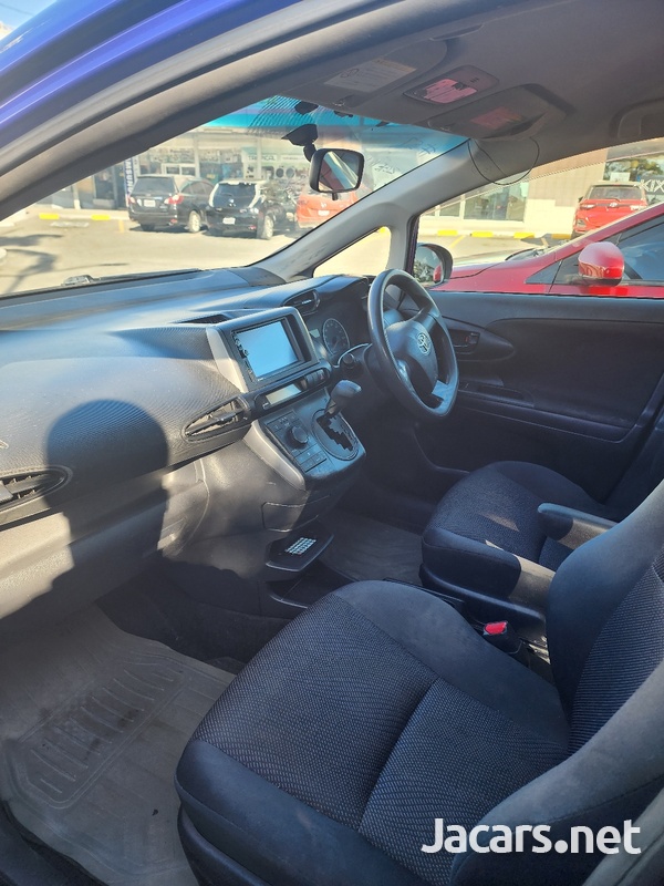 Toyota Wish 2,0L 2013-5