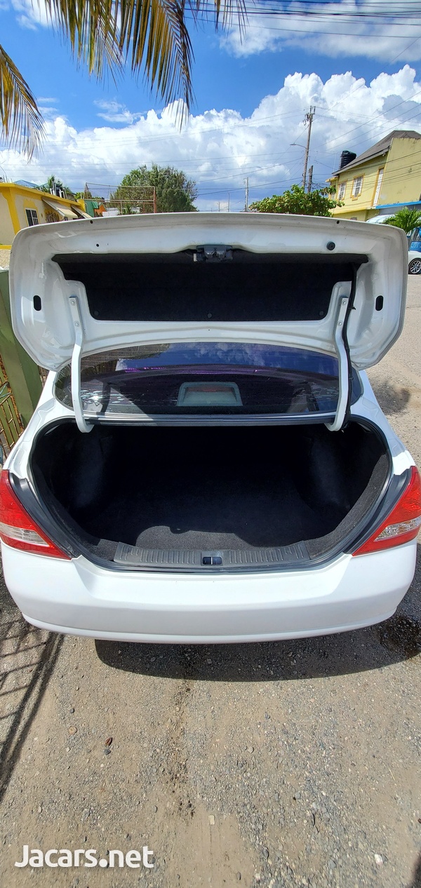Nissan Tiida 1,5L 2012-5