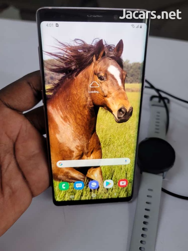 Samsung Galaxy Note 9 with gear watch-3