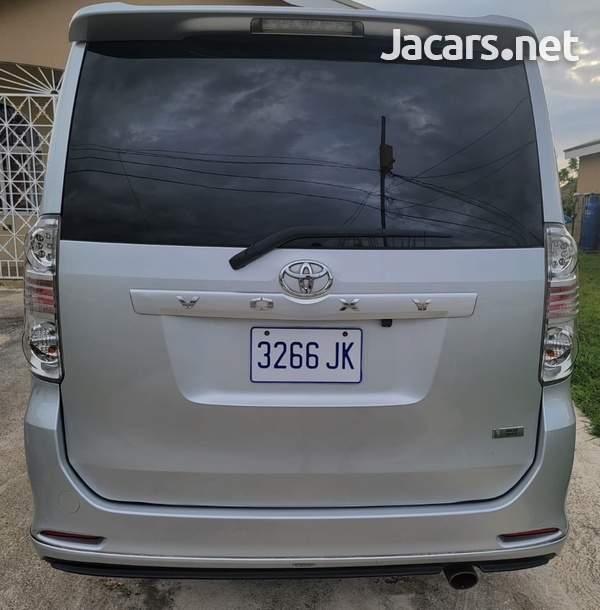 Toyota Voxy 2,0L 2010-2