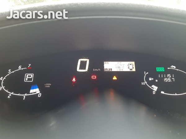 Nissan Serena 2,0L 2014-8