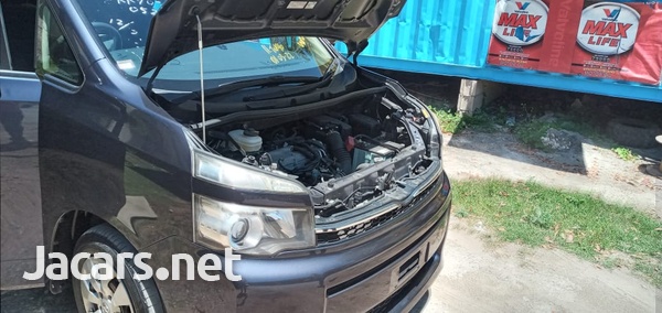 Toyota Voxy 2,0L 2012-10