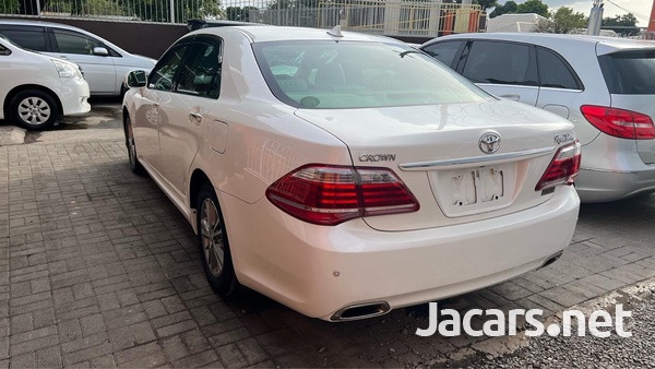 Toyota Crown 2,5L 2013-4